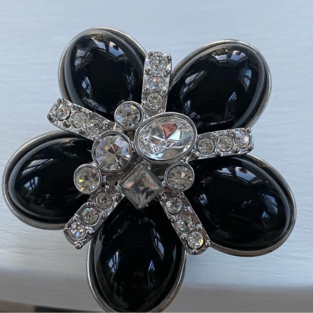 Flower Stretch Ring - Picture 5 of 8